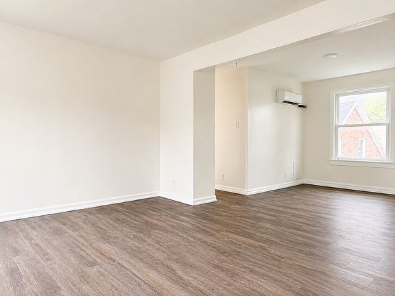 3rd image of 1510 SE Riverside Dr APT A-5