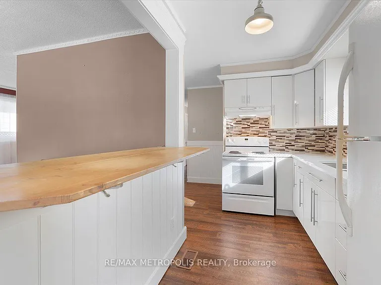 23 Silver Aspen Cres #MAIN — Photo 7