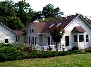 327 Harbor Rd, Hiawassee, GA 30546