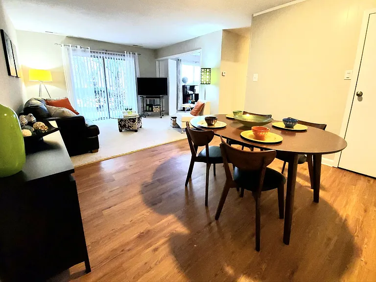 The Palms Apartments — Photo 14