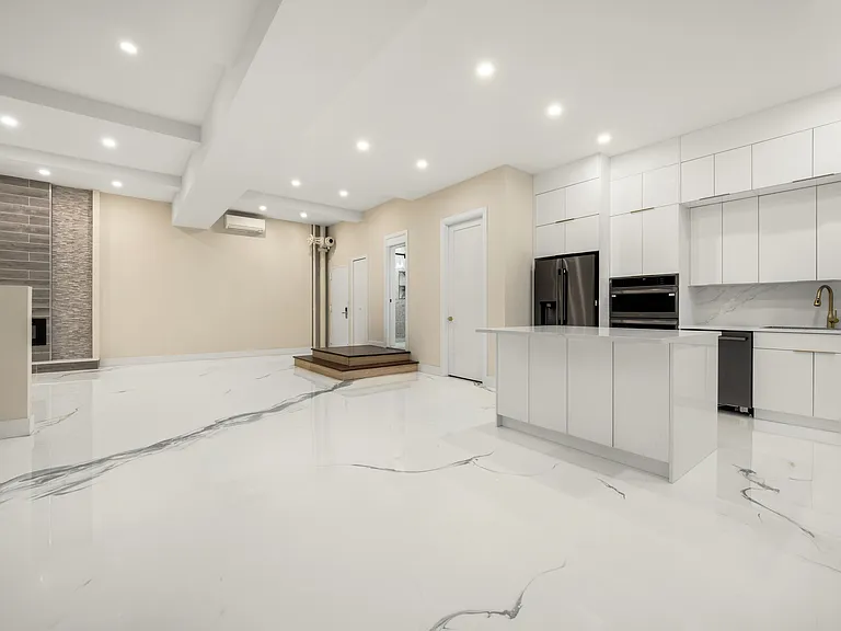 252 W 30th St #4B — Photo 5