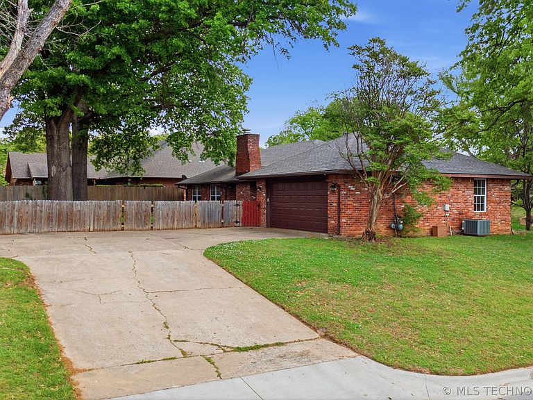 Listing photo 3