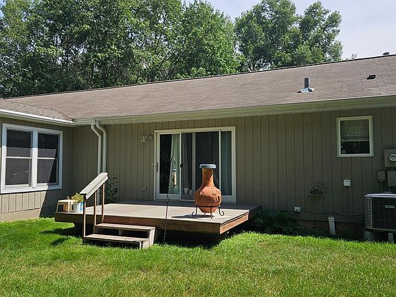 3rd image of 2222 Spruce Dr