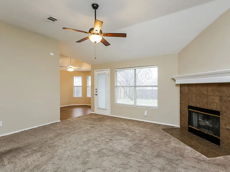 1037 Harriman Dr — Photo 5