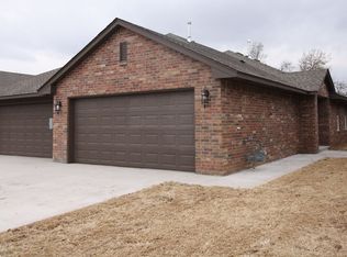 405 Chalk Hill Ct, Edmond, OK 73003