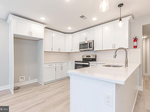 3rd image of 2408-10 N Mascher St #3