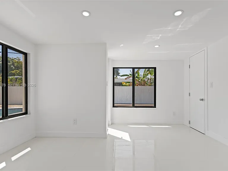 1524 SW 32nd Ct — Photo 29