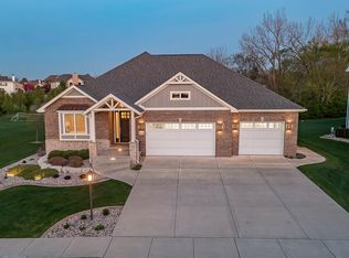 13555 Limerick Dr, Saint John, IN 46373