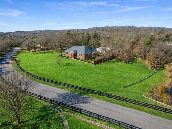 2nd image of 1 Saddleback Rd