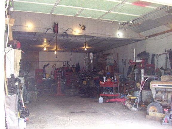 5th image of 402 E Main St