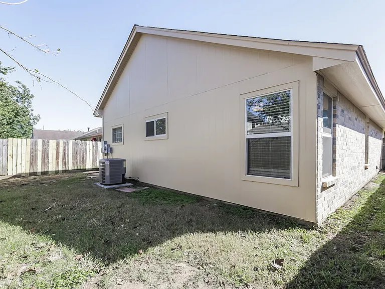 10318 Bushy Creek Dr — Photo 14