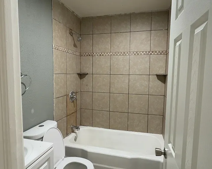 Full Bathroom Hall way