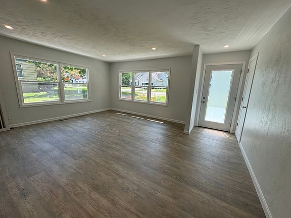 Large living room. 15' x 17.5'