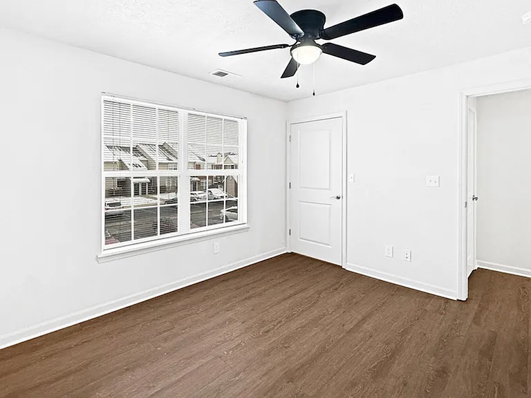 400 Beachfront Dr — Photo 14
