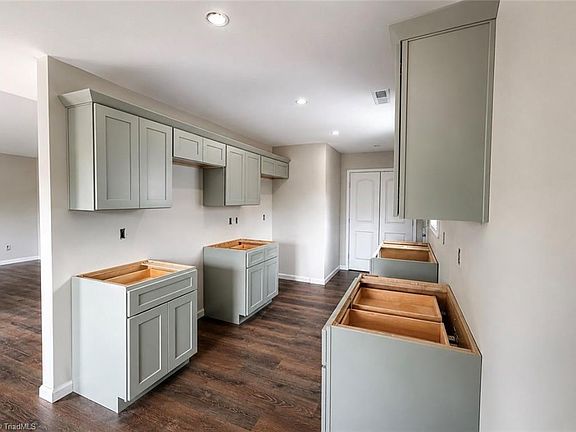 5th image of 321 Price St
