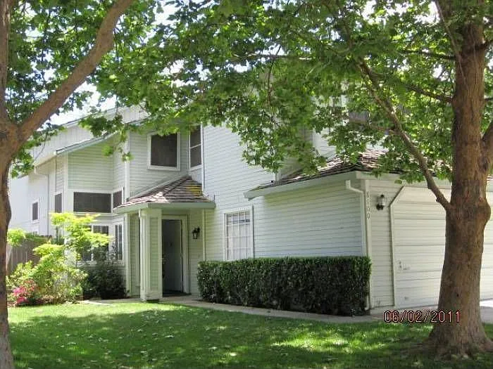 8100 Prior Way photo 1