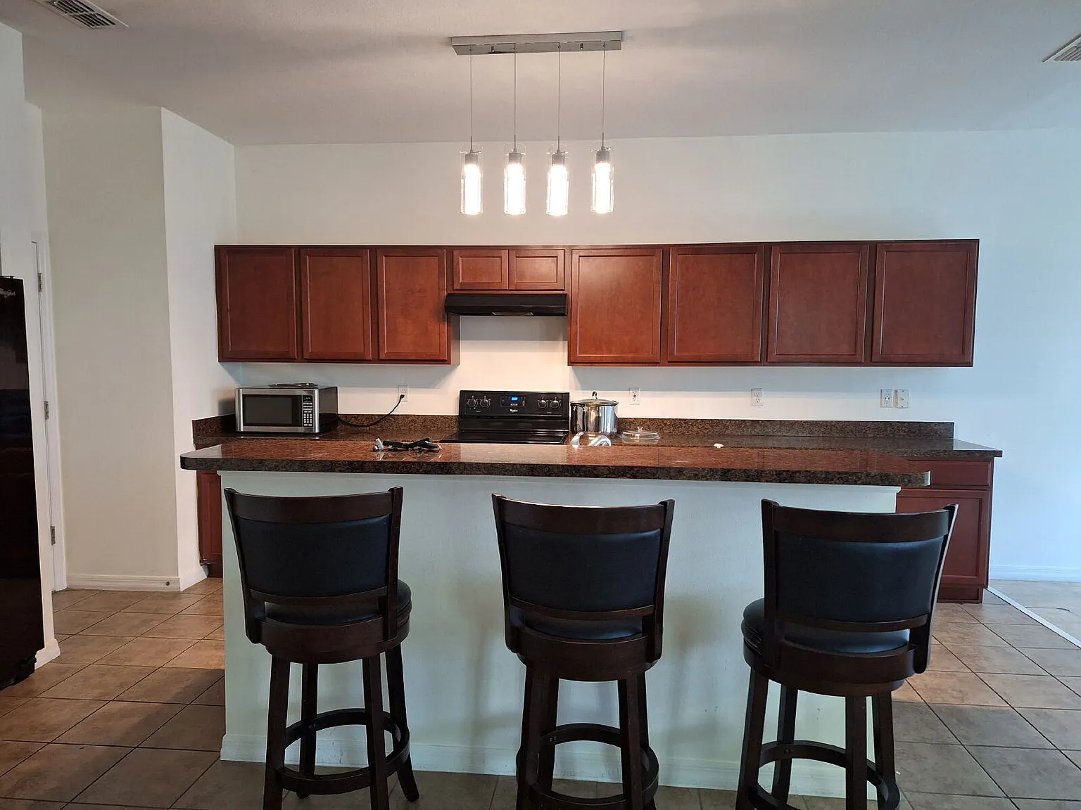 4 bed, 2.5 bath, 2349 sqft, $2,195 — Photo 4
