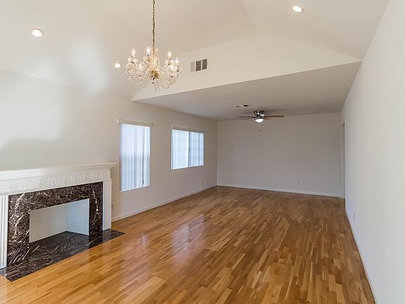 3rd image of 412 Cambridge Dr