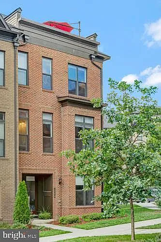 4 bed, 3.5 bath, 2238 sqft, $5,600 — Photo 3