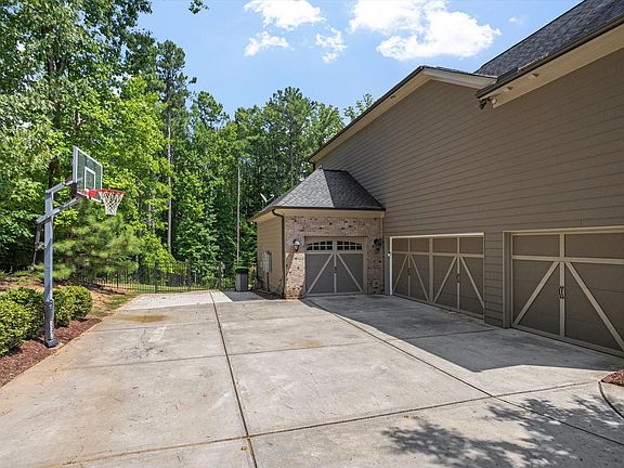 4th image of 7304 Incline Dr