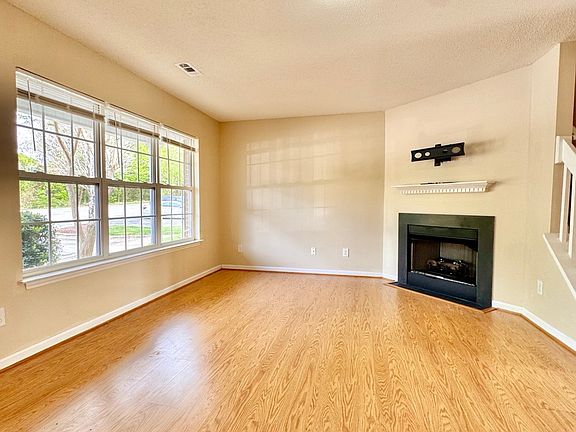 3rd image of 4437 Carlys Way