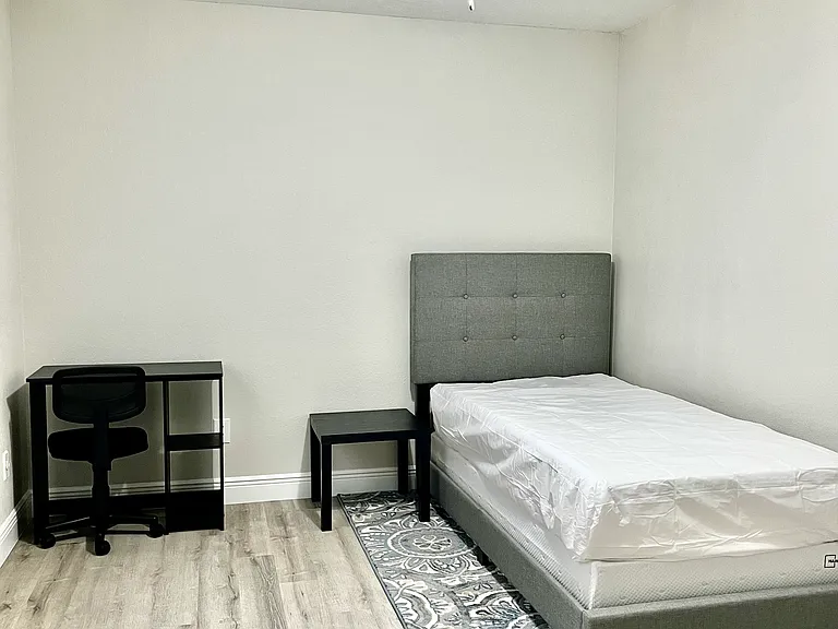 2930 Kinnon Dr — Photo 2