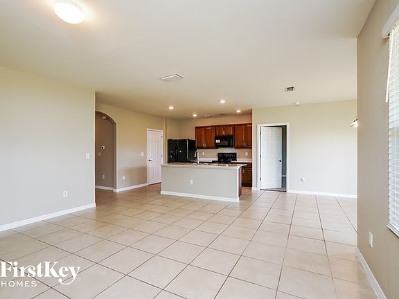 3rd image of 314 NE 23rd Pl
