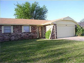 1st image of 104 Aspen Dr