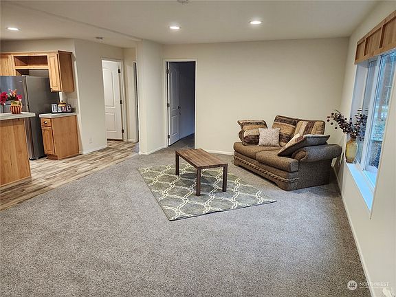 2nd image of 41 E Lynwood Drive