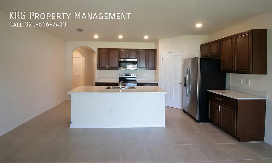 Beautiful 4-Bedroom Home in Cape Coral Move-In Ready! — Photo 2