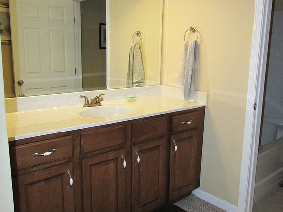 5th image of 4405 Jaybird Cir #101