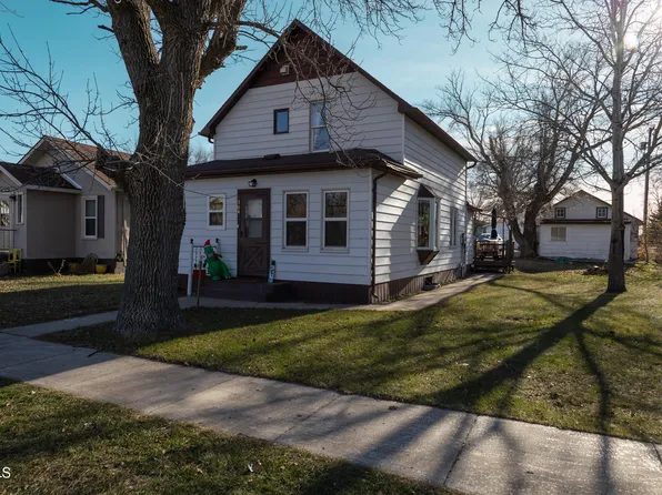 304 Water St E, Medina, ND 58467