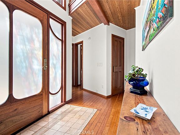 4th image of 565 Chiswick Way