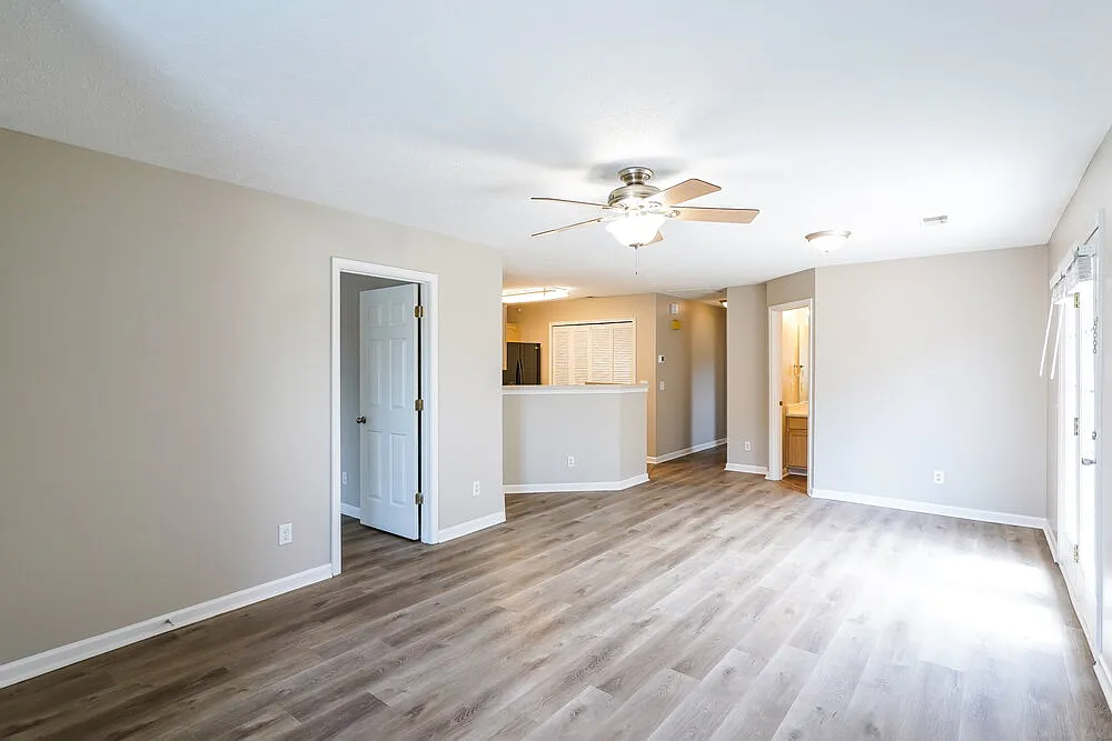 3 bed, 2.0 bath, 1156 sqft, $2,175 — Photo 4