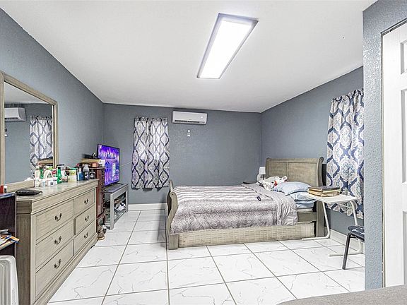 5th image of 2427 Cannon St