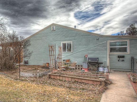 Private Side entrance to the basement unit at 401.5 Lilac