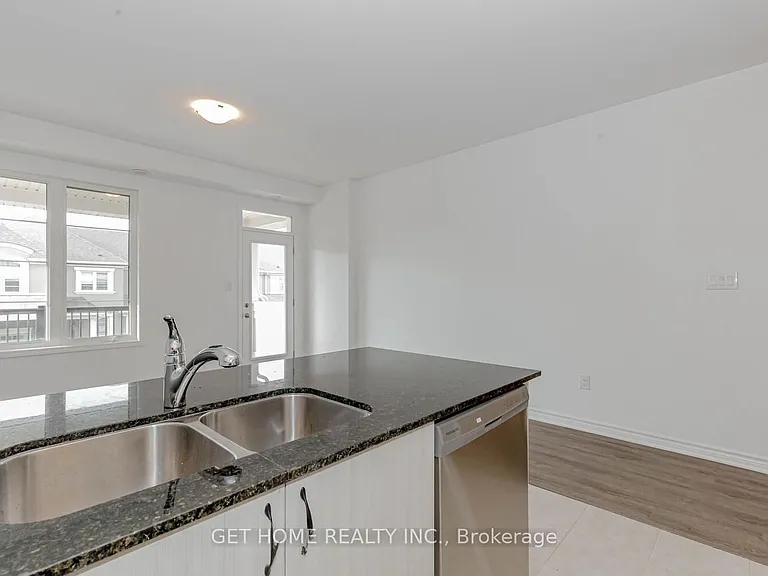 1909 Thames Cir — Photo 15