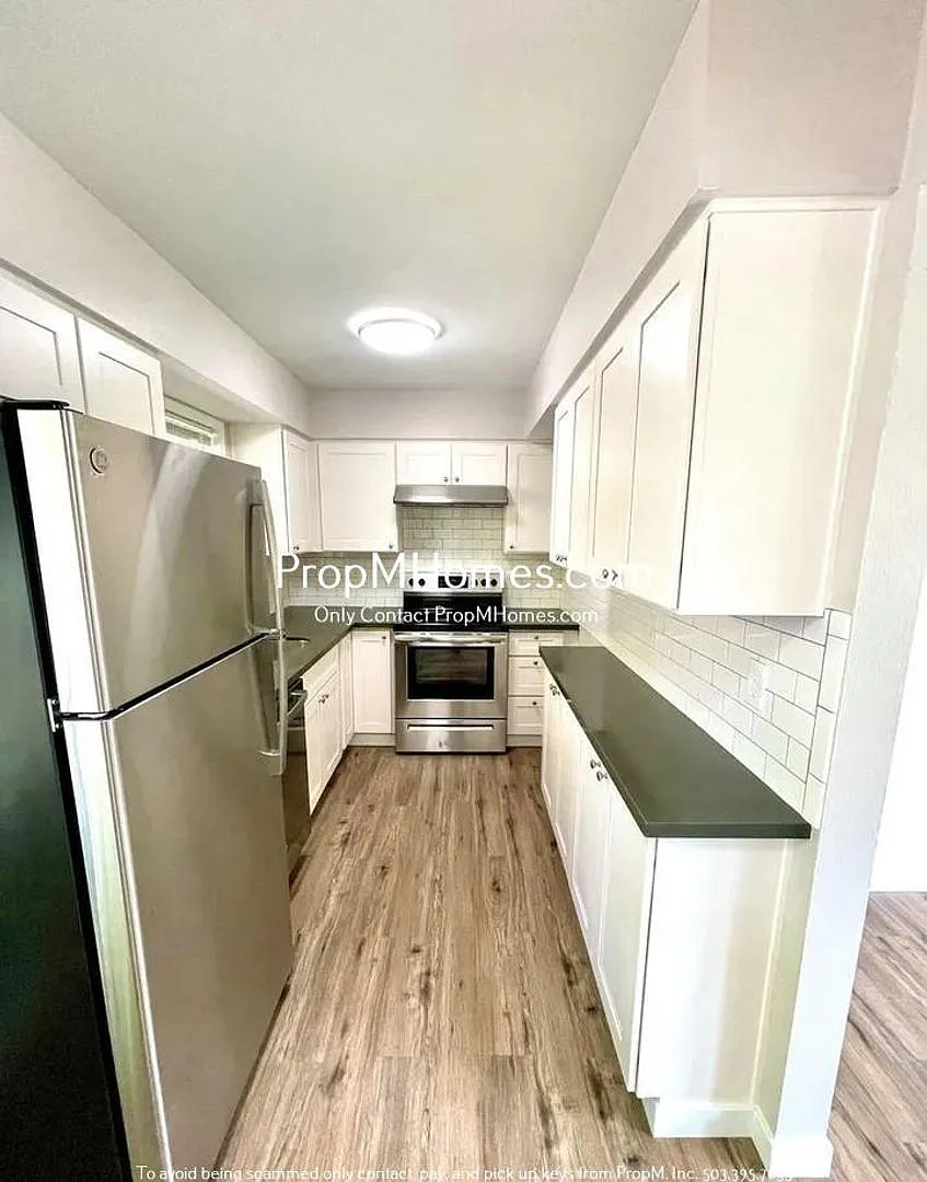 Updated One Bedroom Duplex in Montavilla! — Photo 4