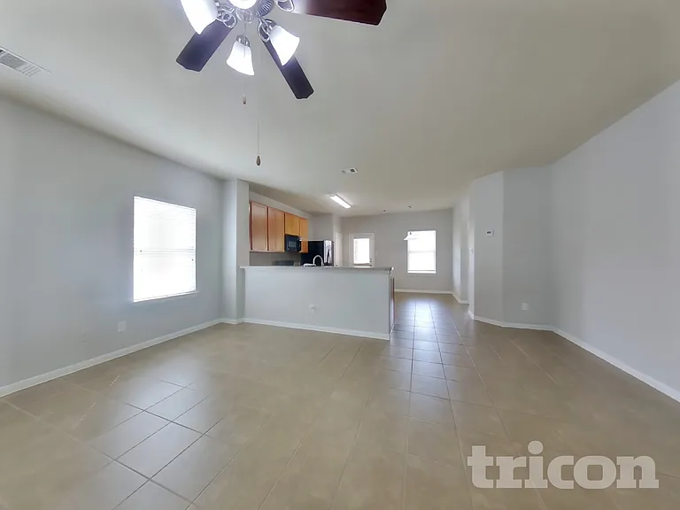 2122 Hackberry Bank Ln — Photo 2