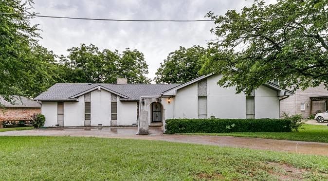 1st image of 305 Scenic Dr