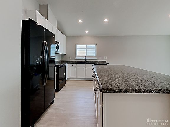 4th image of 65 Orient Dr