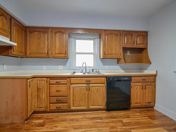 4th image of 1076 Mayer St