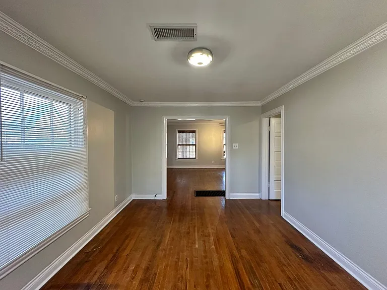 1309 Robertson Ave — Photo 5