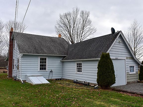3rd image of 6674 Lakeview Dr