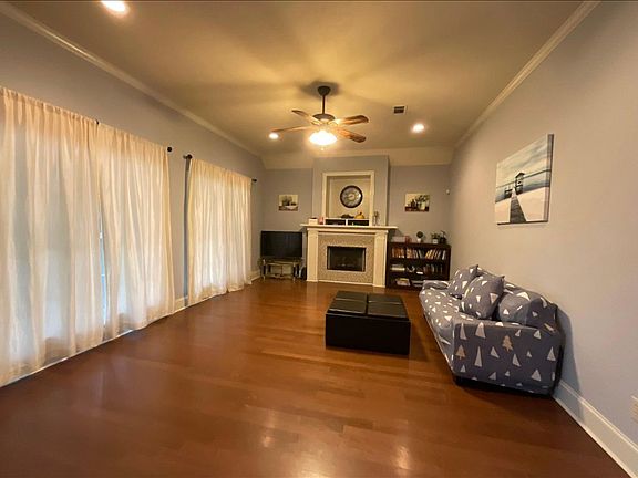 5th image of 151 Bradfield Rd
