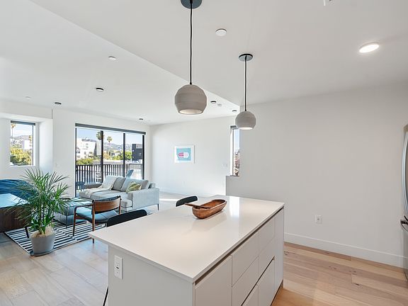 2nd image of 5750 Lexington Ave #1B-1Ba-350Sqft