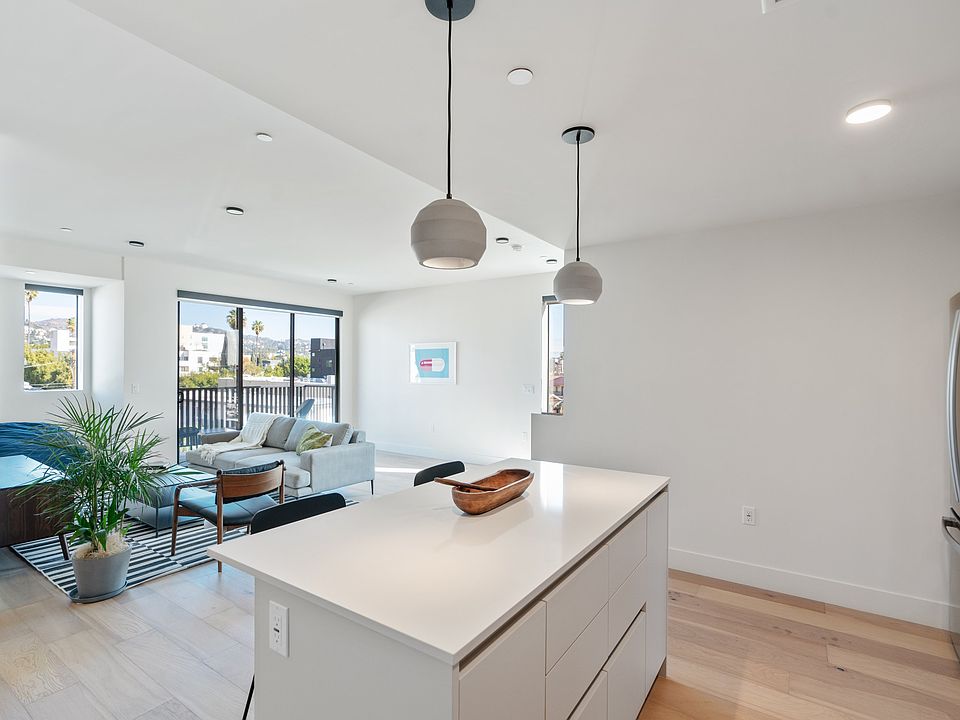 1st image of 5750 Lexington Ave #401