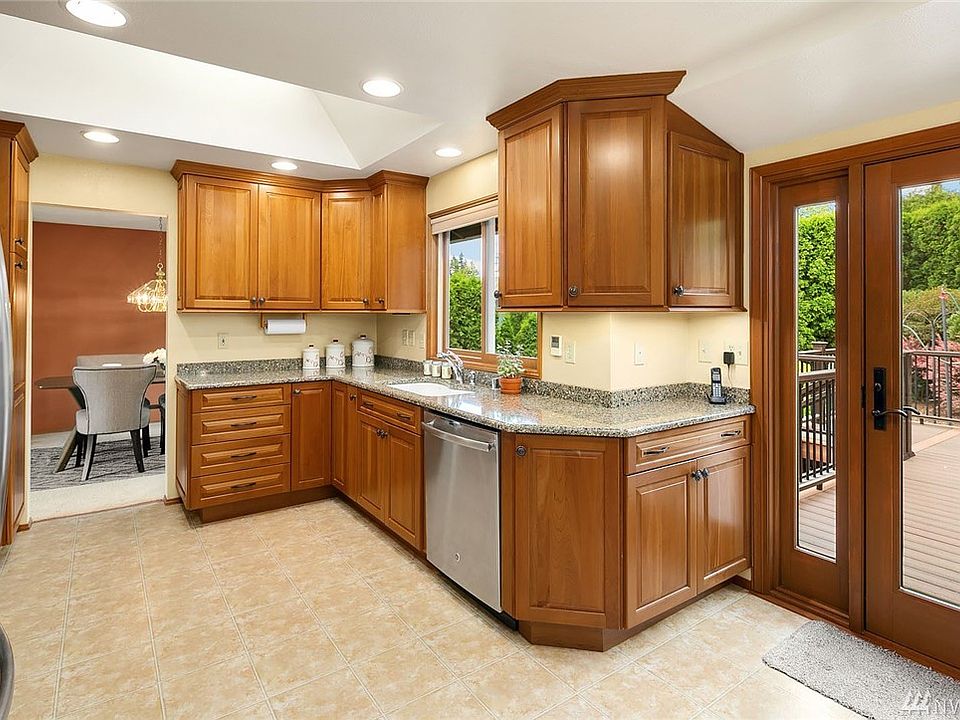 2nd image of 4812 NE 21st St