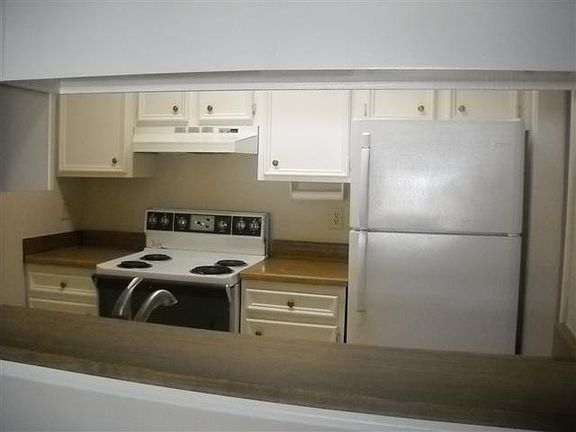 5th image of 706 Bering Dr #102