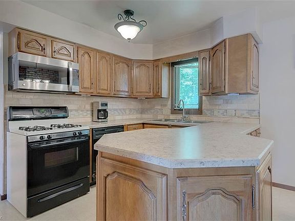 4th image of 13466 Sherwood Cir